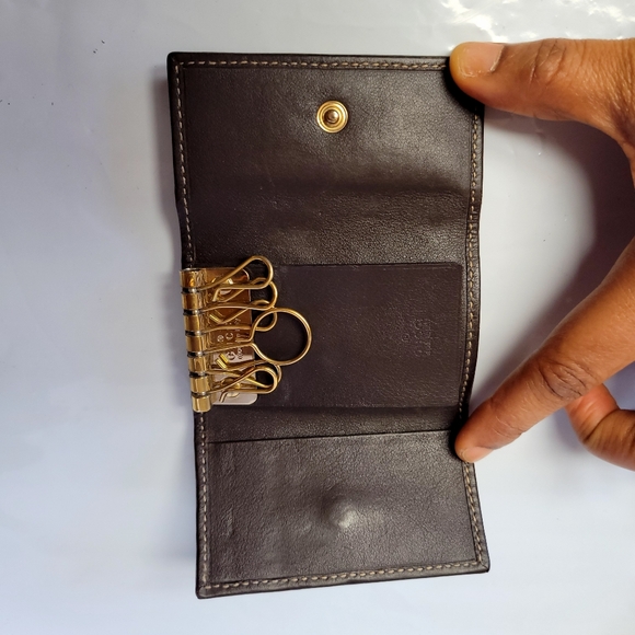 GUCCI Monogram Heart 6 Key Holder Case - Picture 4 of 8